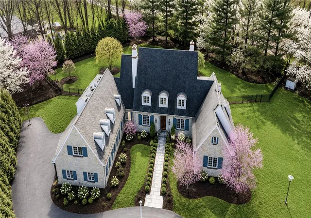 3rd image of 509 Allens Creek Rd, Rochester, NY 14618 | MLS# R1662639