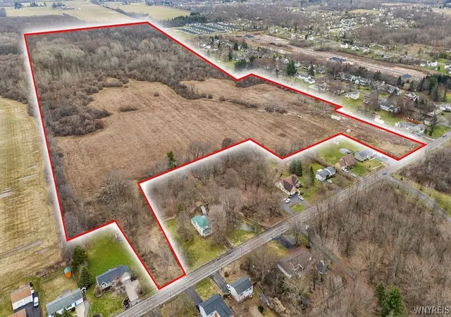 1st image of 1000 Ernest Rd, Lockport Town, NY 14094 | MLS# B1666946