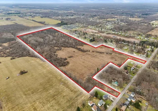 2nd image of 1000 Ernest Rd, Lockport Town, NY 14094 | MLS# B1666946