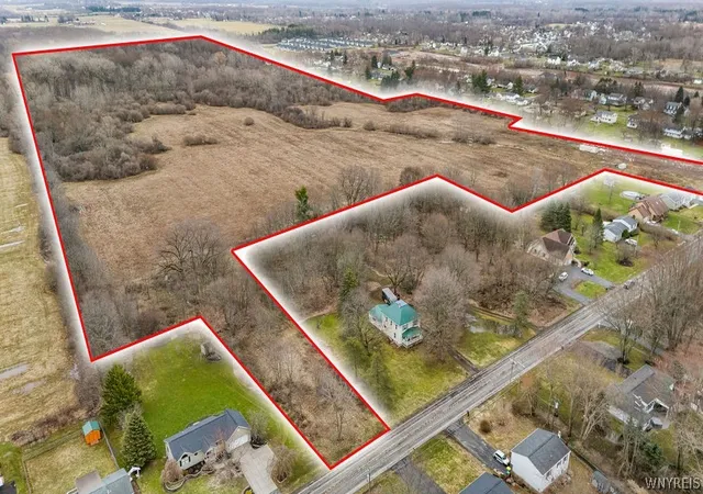 3rd image of 1000 Ernest Rd, Lockport Town, NY 14094 | MLS# B1666946