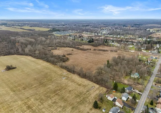 5th image of 1000 Ernest Rd, Lockport Town, NY 14094 | MLS# B1666946