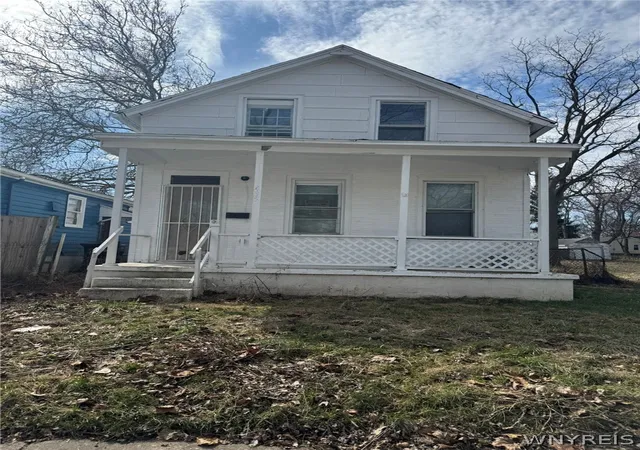1st image of 435 Elmwood Ave, Niagara Falls, NY 14301 | MLS# B1668375