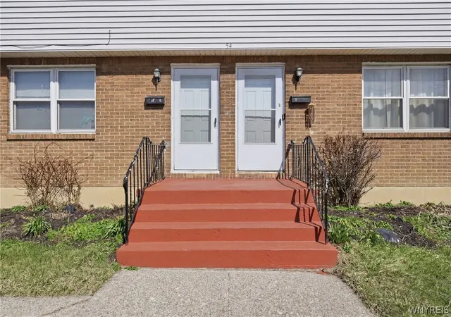 2nd image of 54 Creekside Dr, Cheektowaga, NY 14227 | MLS# B1669060