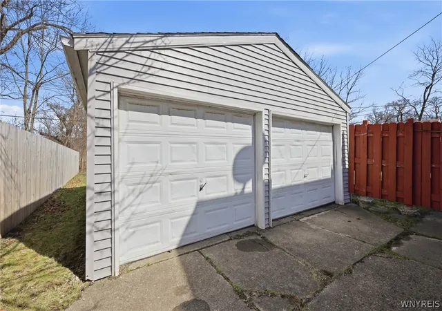 39th image of 54 Creekside Dr, Cheektowaga, NY 14227 | MLS# B1669060