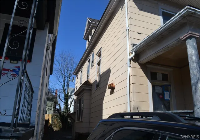 Homes for sale in Buffalo, NY | 216 Oxford Ave, Buffalo, NY 14209 | MLS# B1669331