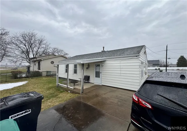 Homes for sale in Niagara Falls, NY | 1731 Tennessee Ave, Niagara Falls, NY 14305 | MLS# B1669553