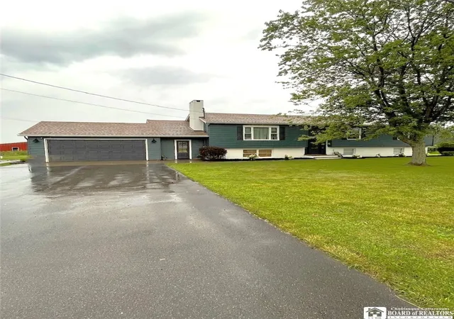 4th image of 4616 Berry Rd, Pomfret, NY 14063 | MLS# R1668286