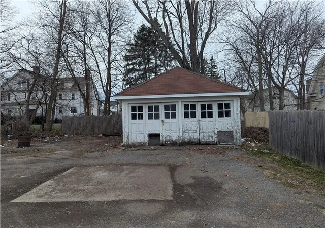 Photo 3 of Sale Pending at 318 West Ave, Medina, NY 14103 | MLS# R1669274 | Listing updated on 2026-07-29