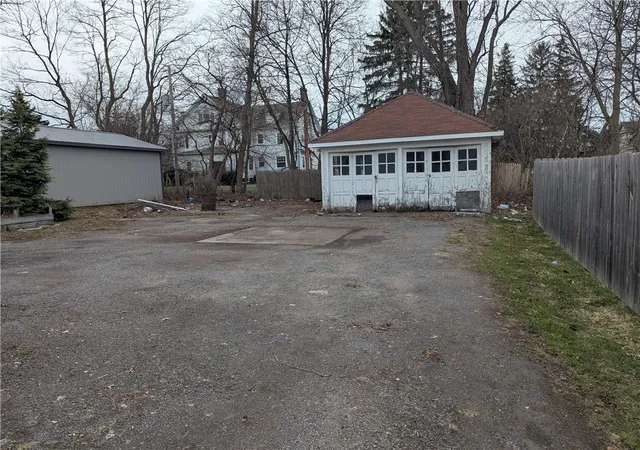 Photo 4 of Sale Pending at 318 West Ave, Medina, NY 14103 | MLS# R1669274 | Listing updated on 2026-07-29