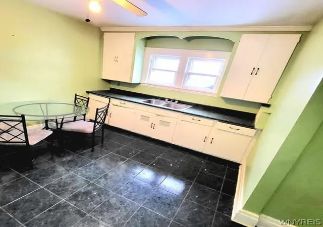 Listing Photo 5 - Condo for sale in building located at 541 16th St, Niagara Falls, NY 14301