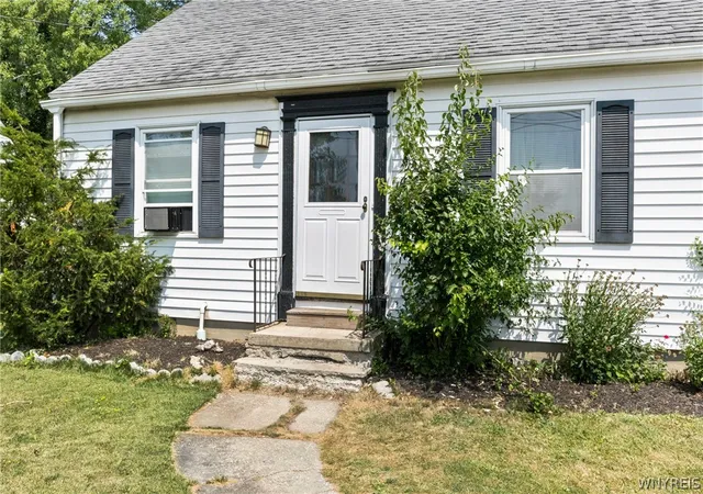 Photo 3 of Sale Pending at 5284 Sheridan Dr, Buffalo, NY 14221 | MLS# B1666720 | Listing updated on 2026-05-12