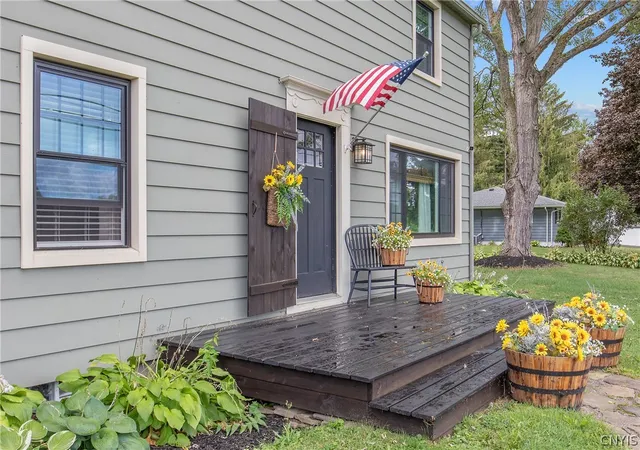 Photo 3 of Sale Pending at 339 W Genesee St, Chittenango, NY 13037 | MLS# S1669771 | Listing updated on 2026-07-17
