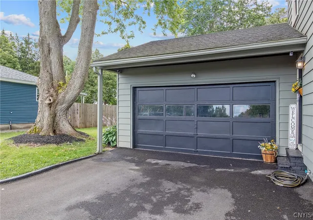 Photo 4 of Sale Pending at 339 W Genesee St, Chittenango, NY 13037 | MLS# S1669771 | Listing updated on 2026-07-17