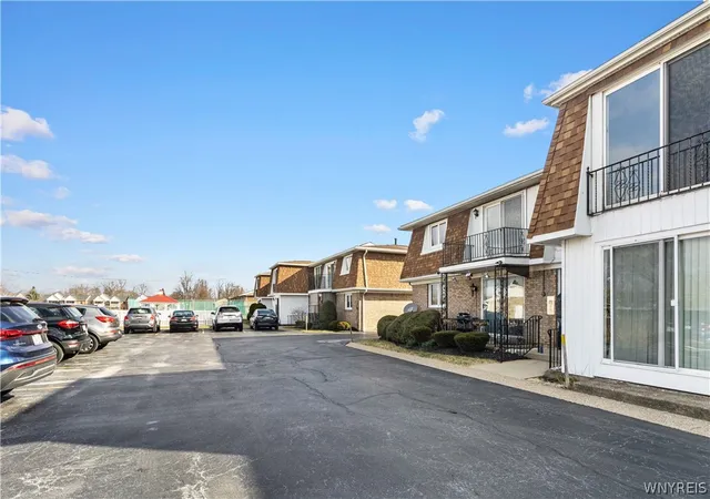 3rd image of 61D Georgian Ln, Amherst, NY 14221