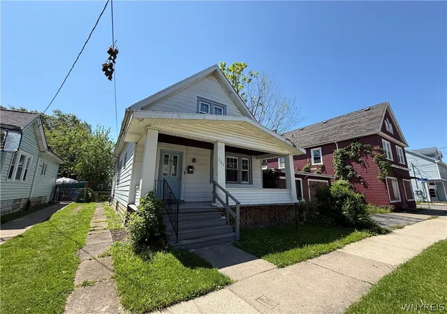 Homes for sale in Buffalo, NY | 161 Farmer St, Buffalo, NY 14207 | MLS# B1667988