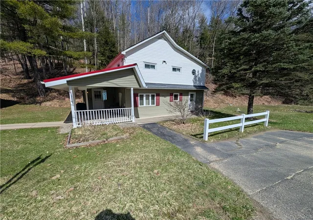 Photo 1 of Single family home for sale at 722 Interstate Pkwy, Bradford, PA 16701 | MLS# R1669989 | Listing updated on 2026-07-15