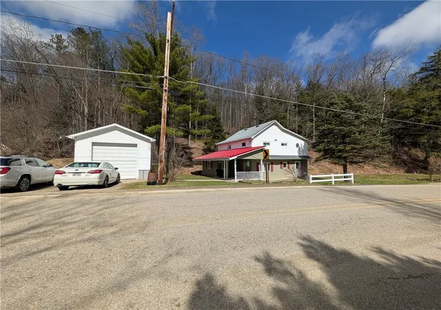 Photo 2 of Single family home for sale at 722 Interstate Pkwy, Bradford, PA 16701 | MLS# R1669989 | Listing updated on 2026-07-15