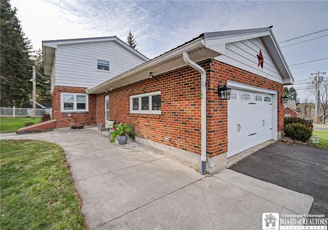 2nd image of 39 W Fairmount Ave, Lakewood, NY 14750 | MLS# R1662885