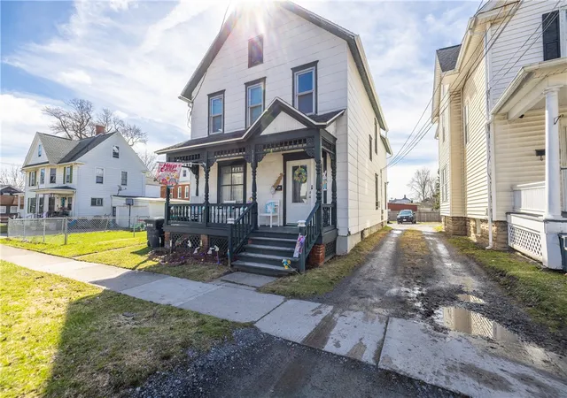 Homes for sale in Geneva City, NY | 135 North St, Geneva City, NY 14456 | MLS# R1669108