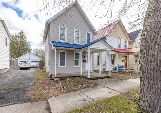 Homes for sale in Geneva City, NY | 25 Grove St, Geneva City, NY 14456 | MLS# R1668703