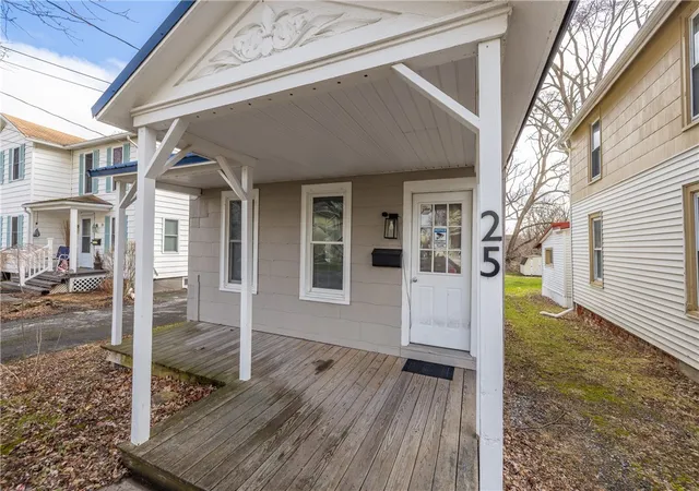 Homes for sale in Geneva City, NY | 25 Grove St, Geneva City, NY 14456 | MLS# R1668703