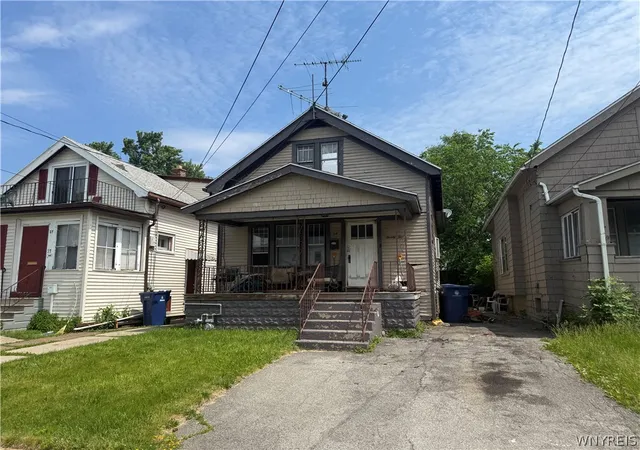 Homes for sale in Buffalo, NY | 25 Chadduck Ave, Buffalo, NY 14207 | MLS# B1663541