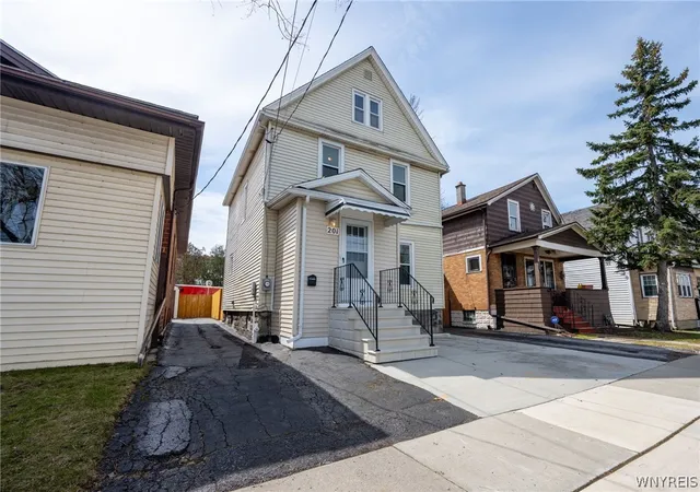 Homes for sale in Buffalo, NY | 201 Royal Ave, Buffalo, NY 14207 | MLS# B1670407