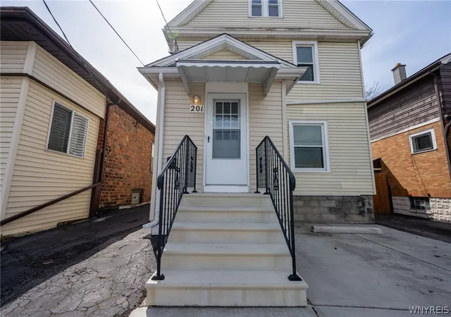 Homes for sale in Buffalo, NY | 201 Royal Ave, Buffalo, NY 14207 | MLS# B1670407