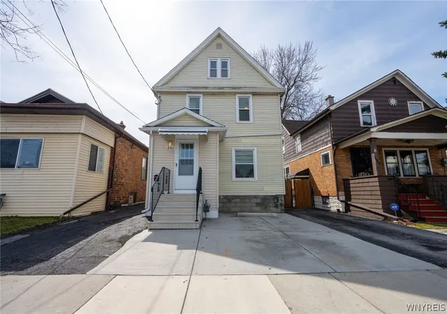 Homes for sale in Buffalo, NY | 201 Royal Ave, Buffalo, NY 14207 | MLS# B1670407