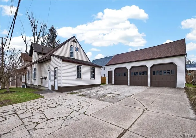 2nd image of 20 East Ave, Buffalo, NY 14224 | MLS# B1670679