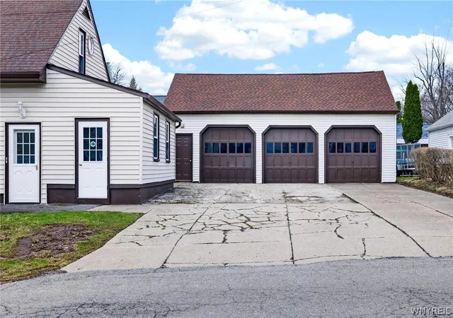Listing Photo 4 - Condo for sale in building located at 20 E Ave, Buffalo, NY 14224