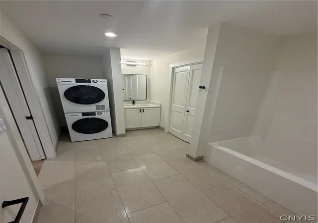 2nd image of 1117 W Fayette St, Syracuse, NY 13204