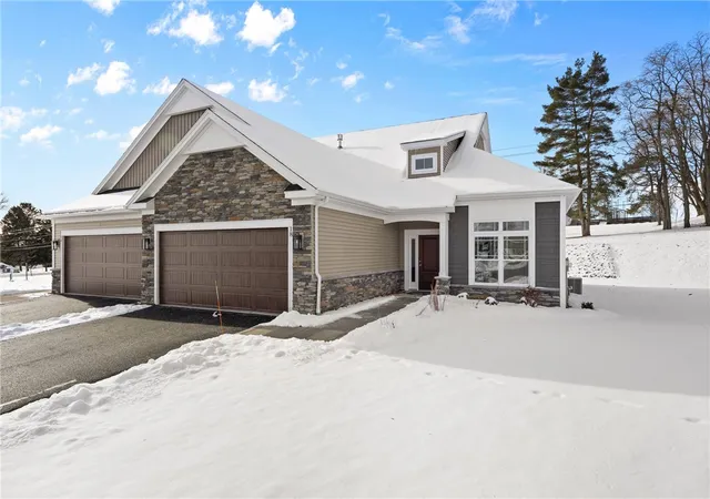 3rd image of 21 Eagle Holw, Perinton, NY 14526 | MLS# R1670784