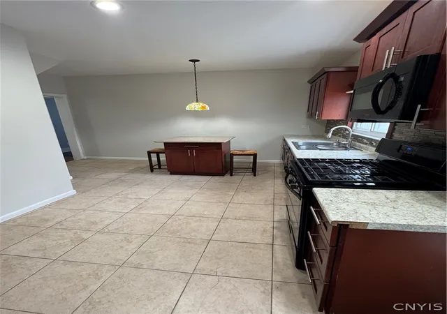 3rd image of 1515 Oneida St, Utica, NY 13501 | MLS# S1670711