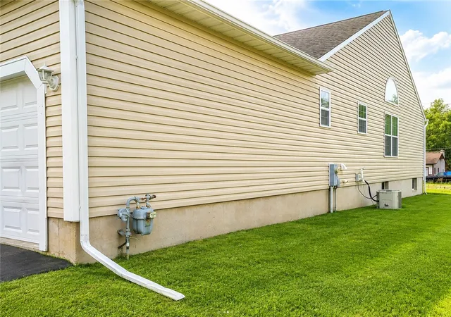 2nd image of 5059 Betsy Ross Wy, Salina, NY 13088 | MLS# R1670767
