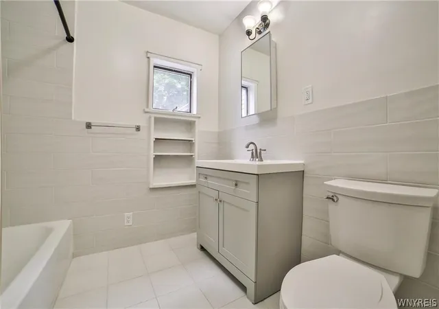 2nd image of 421 E Utica St, Buffalo, NY 14208
