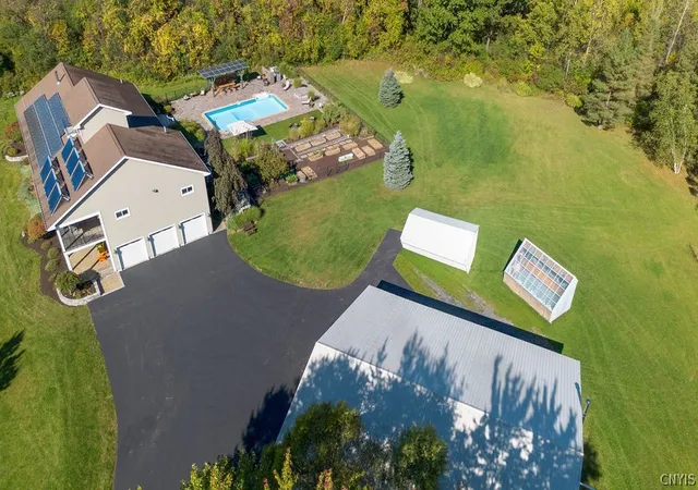 Photo 4 of Single family home for sale at 6687 Beach Rd, Syracuse, NY 13209 | MLS# S1669880 | Listing updated on 2026-07-24