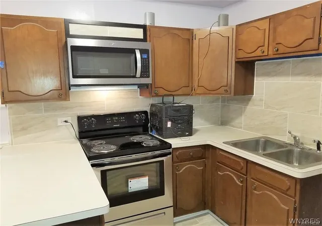 Listing Photo 5 - Condo for sale in building located at 2225 Fls St, Niagara Falls, NY 14303