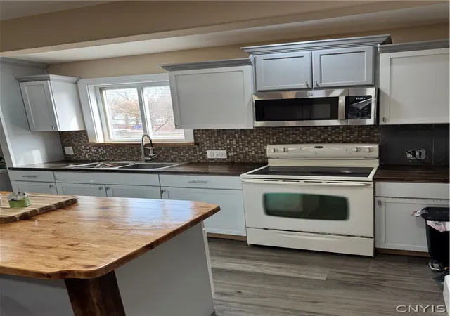 Homes for sale in Remsen, NY | 9626 Main St, Remsen, NY 13438 | MLS# S1670996
