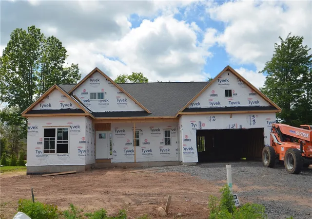 1st image of 10 Fairbourne Park, Rochester, NY 14626 | MLS# R1671037