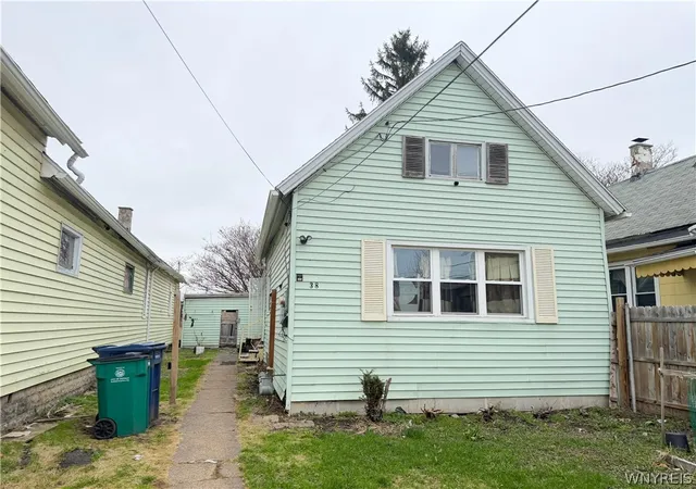 Homes for sale in Buffalo, NY | 38 Lathrop St, Buffalo, NY 14212 | MLS# B1671499