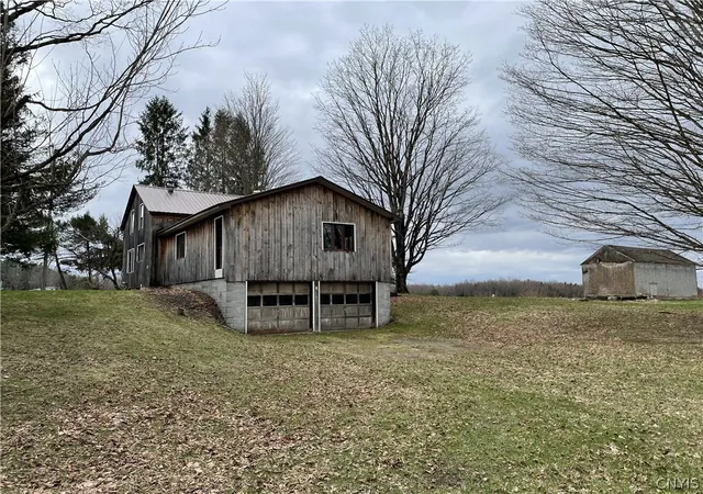 2nd image of 333 Albion Cross Rd, Pulaski, NY 13142 | MLS# S1667665