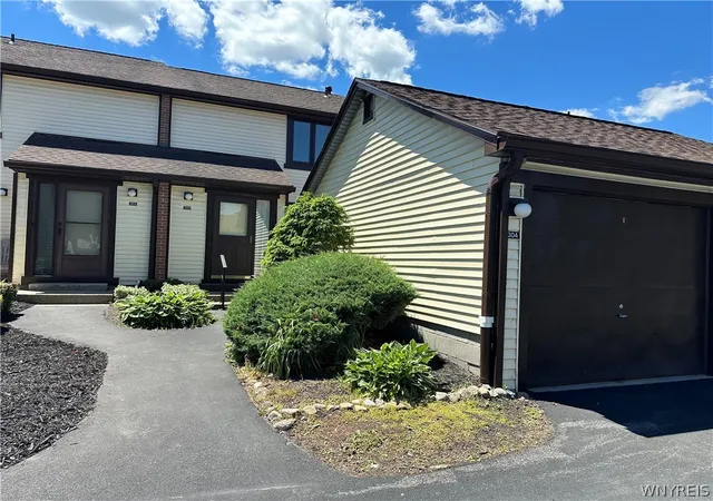 Homes for sale in Amherst, NY | 304 Charlesgate Cir, Amherst, NY 14051 | MLS# B1670971