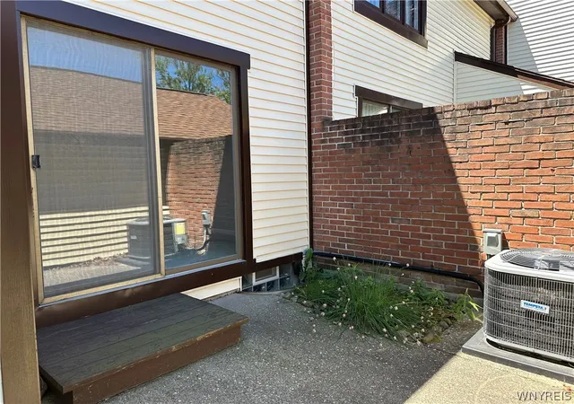 Homes for sale in Amherst, NY | 304 Charlesgate Cir, Amherst, NY 14051 | MLS# B1670971