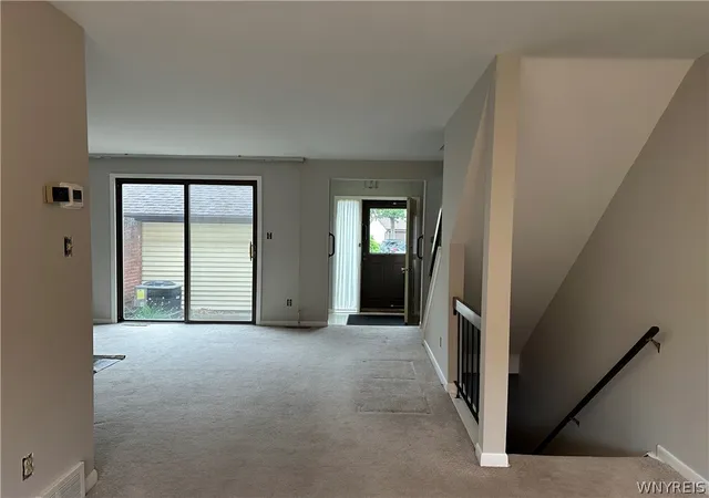 Homes for sale in Amherst, NY | 304 Charlesgate Cir, Amherst, NY 14051 | MLS# B1670971