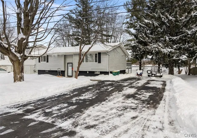Homes for sale in Whitestown, NY | 53 Sauquoit St, Whitestown, NY 13492 | MLS# S1669932