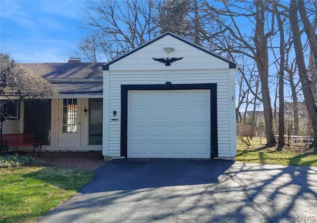 Homes for sale in De Witt, NY | 200 Ambergate Rd, De Witt, NY 13214 | MLS# S1670737