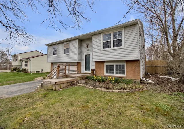 Homes for sale in Evans, NY | 1322 Independence Dr, Evans, NY 14047 | MLS# B1671668