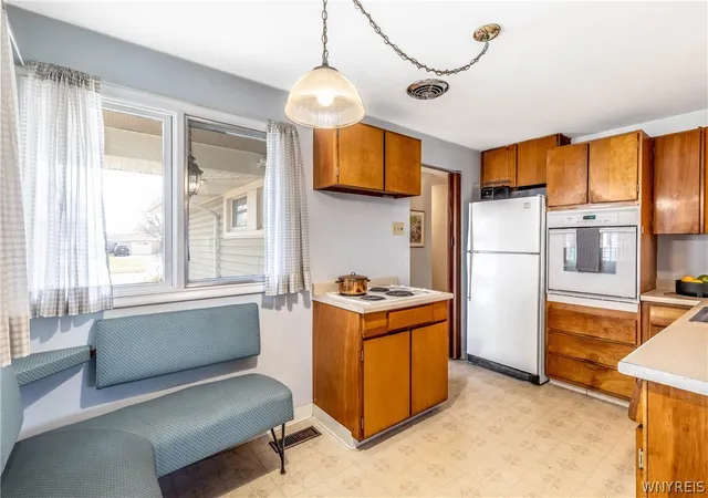 4th image of 2174 Parker Blvd, Tonawanda, NY 14150 | MLS# B1670753