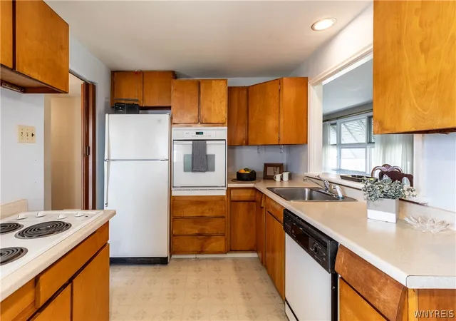 5th image of 2174 Parker Blvd, Tonawanda, NY 14150 | MLS# B1670753